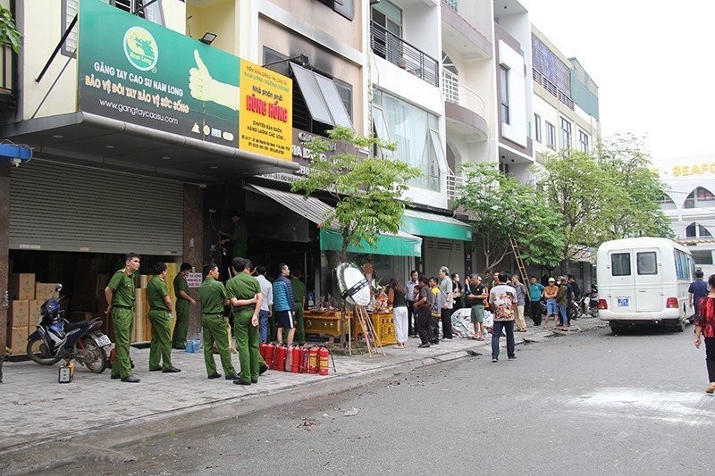 Lực lượng c&ocirc;ng an đang điều tra nguy&ecirc;n nh&acirc;n vụ ch&aacute;y xảy ra.