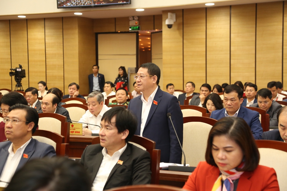 Đại biểu HĐNDTP Hà Nội phát biểu tham luận tại Kỳ họp chuyên đề tháng 3/2023. Ảnh: Thanh Hải