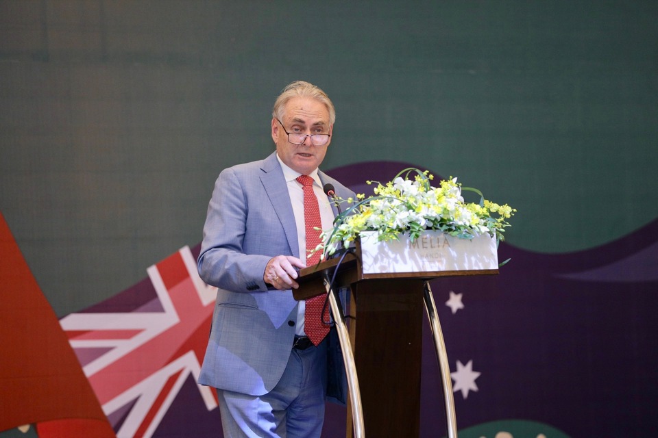 Thượng nghị sĩ Don Farrell ph&aacute;t biểu tại Diễn đ&agrave;n Đầu tư Việt Nam - Australia.