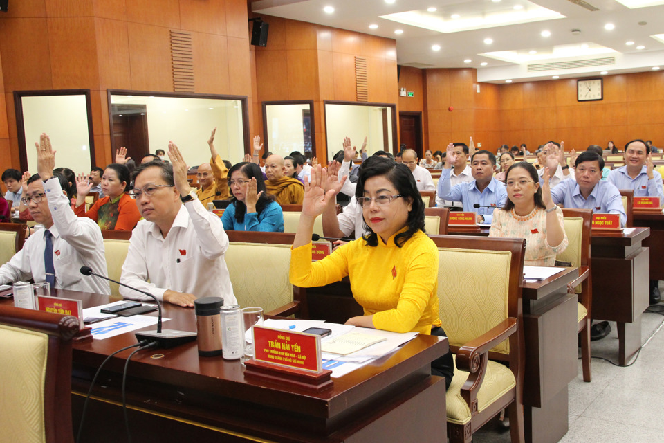 Đại biểu th&ocirc;ng qua 16 Nghị quyết tại kỳ họp thứ 9 HĐND TP Hồ Ch&iacute; Minh kh&oacute;a X (nhiệm kỳ 2021-2025).