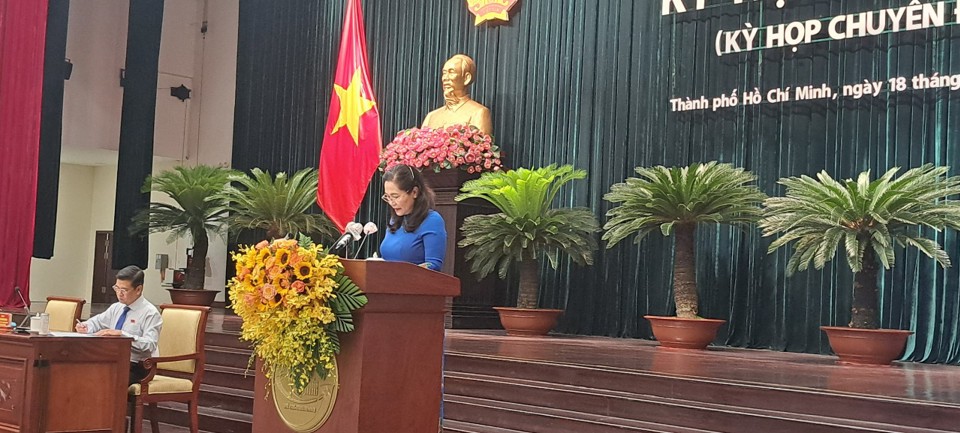 Chủ tịch HĐND TP Hồ Ch&iacute; Minh Nguyễn Thị Lệ ph&aacute;t biểu lhai mạc kỳ họp thứ 9.