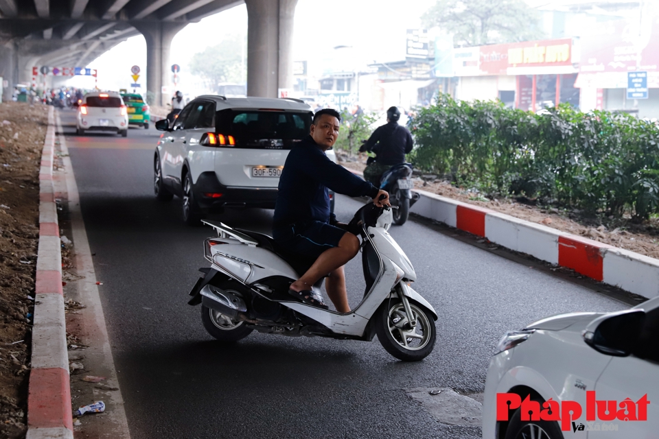 Hà Nội: Xử phạt xe đi ngược chiều trên đường Nguyễn Xiển mở rộng - Ảnh 6