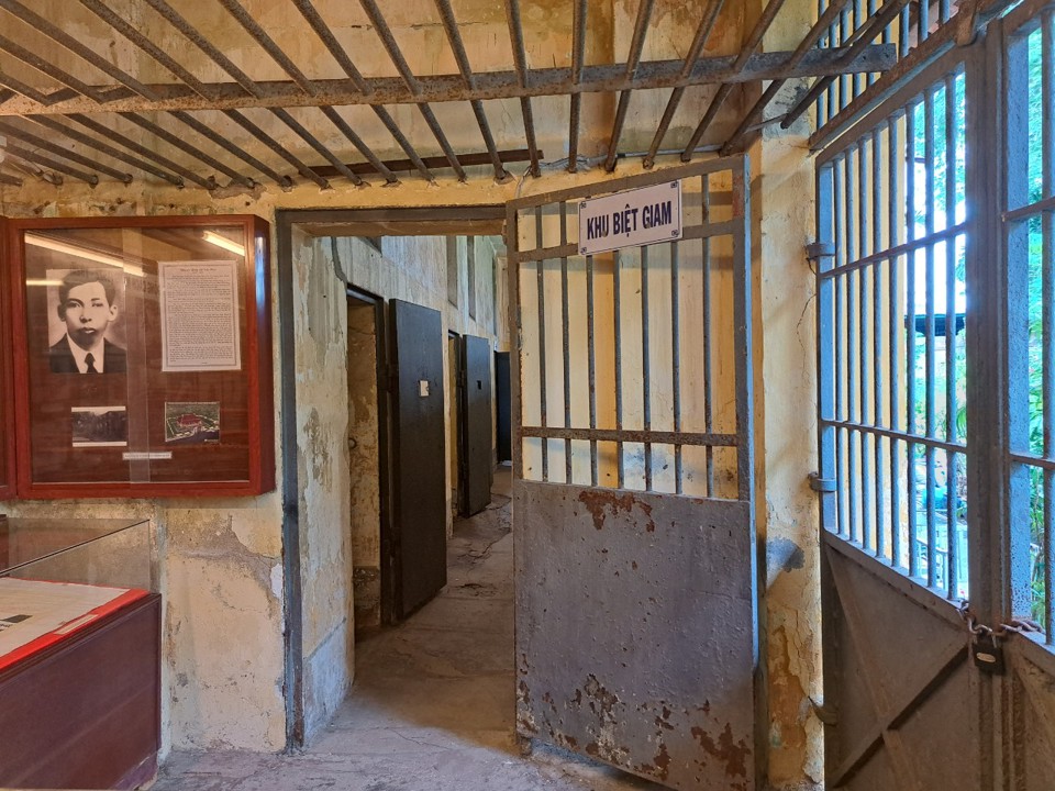 Khu biệt giam trong khu trại giam Bệnh viện Chợ Qu&aacute;n&nbsp;(ảnh: T&acirc;n Tiến)