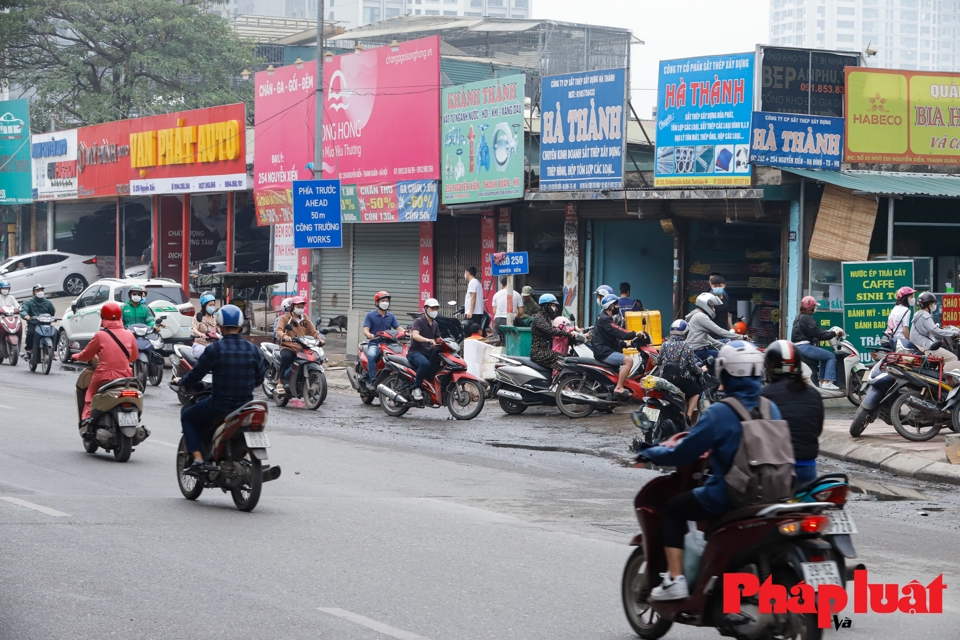 Hà Nội: Xử phạt xe đi ngược chiều trên đường Nguyễn Xiển mở rộng - Ảnh 8