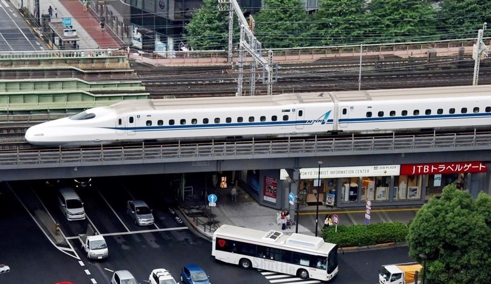 Đường sắt tốc độ cao ở Nhật Bản.