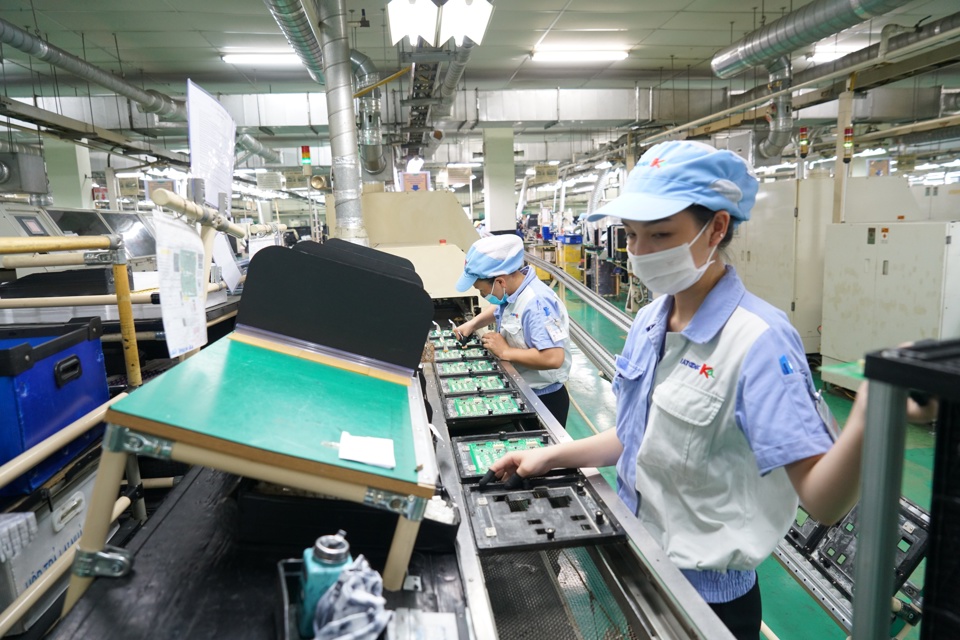 Sản xuất thiết bị điện tử tại Công ty TNHH Katolec Việt Nam, Khu công nghiệp Quang Minh, Hà Nội. Ảnh: Phạm Hùng