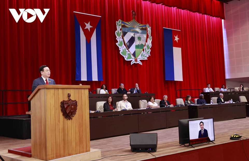Chủ tịch Quốc hộiVương ĐìnhHuệ phát biểu tại phiên họp đặc biệt của Quốc hội Cuba khóa X. Ảnh:DoãnTấn