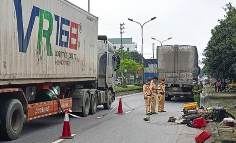 Vụ tai nạn v&agrave;o ng&agrave;y 17/4 tr&ecirc;n tuyến Quốc lộ 15 A nối với Tỉnh lộ 552 l&agrave;m 2 người phụ nữ thương vong