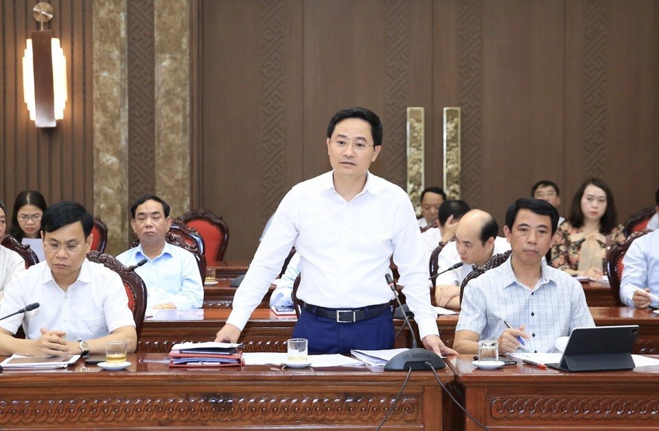 B&iacute; thư Thị ủy Sơn T&acirc;y Trần Anh Tuấn tham luận tại hội nghị.&nbsp;