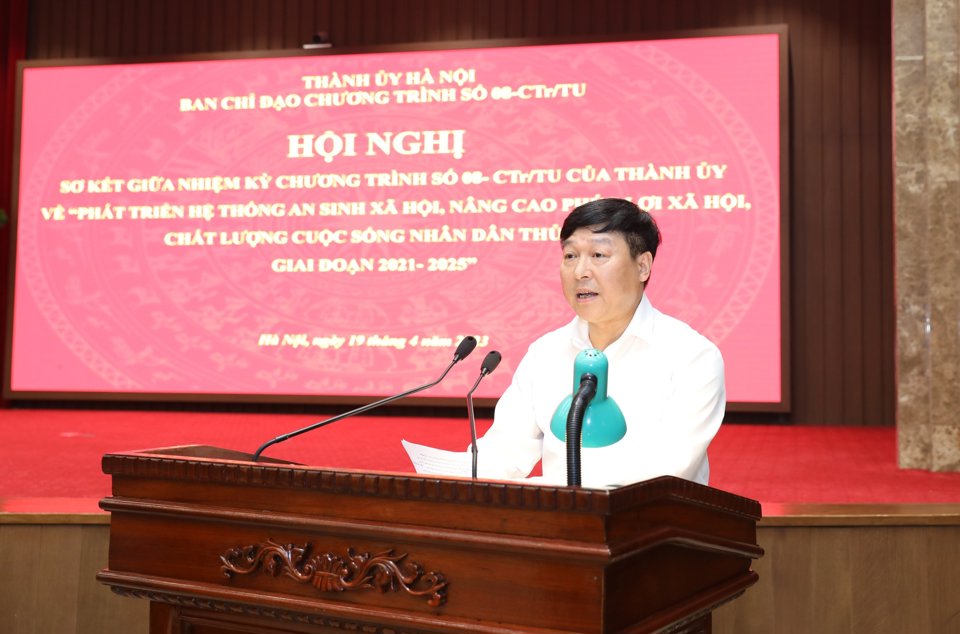 Ph&oacute; Chủ tịch Ủy ban MTTQ Việt Nam th&agrave;nh phố H&agrave; Nội Phạm Anh Tuấn tham luận tại Hội nghị