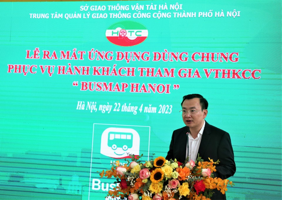 Ông Thái Hồ Phương - Phó Giám đốc Trung tâm Quản lý giao công cộng  TP Hà Nội phát biểu tại buổi lễ.
