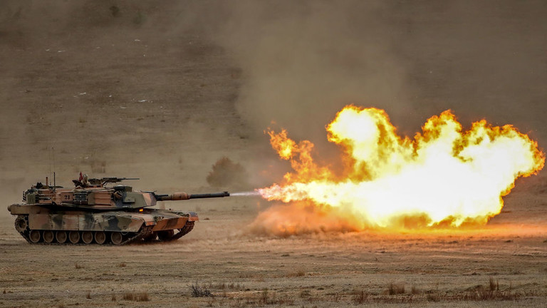 Quan chức Mỹ cho biết nước n&agrave;y sẽ bắt đầu huấn luyện c&aacute;ch sử dụng xe tăng Abrams cho Ukraine trong những tuần tới. Ảnh: RT