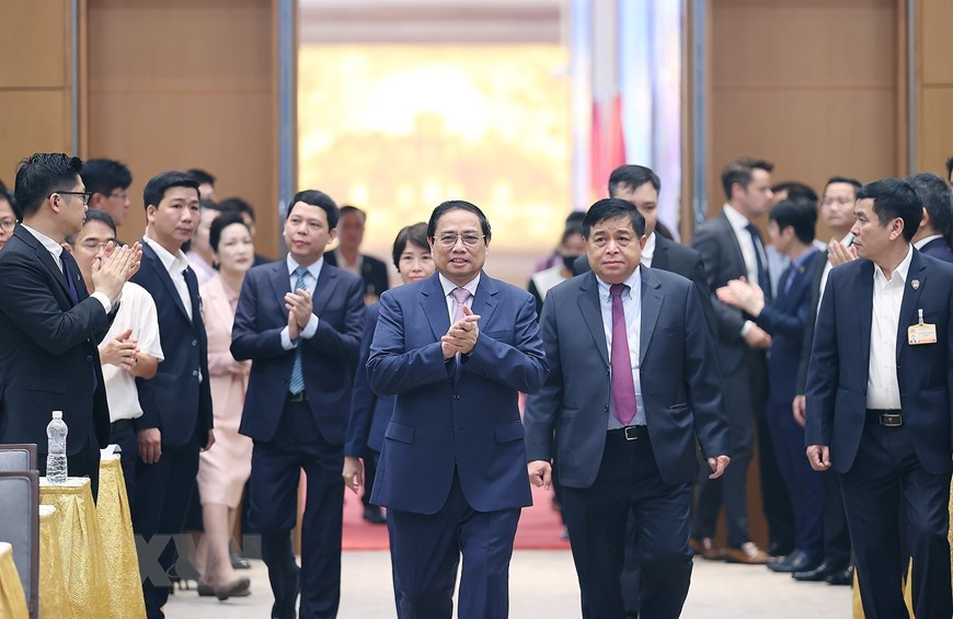 Thủ tướng Phạm Minh Chính đến dự cuộc gặp các nhà đầu tư nước ngoài. Ảnh: Dương Giang