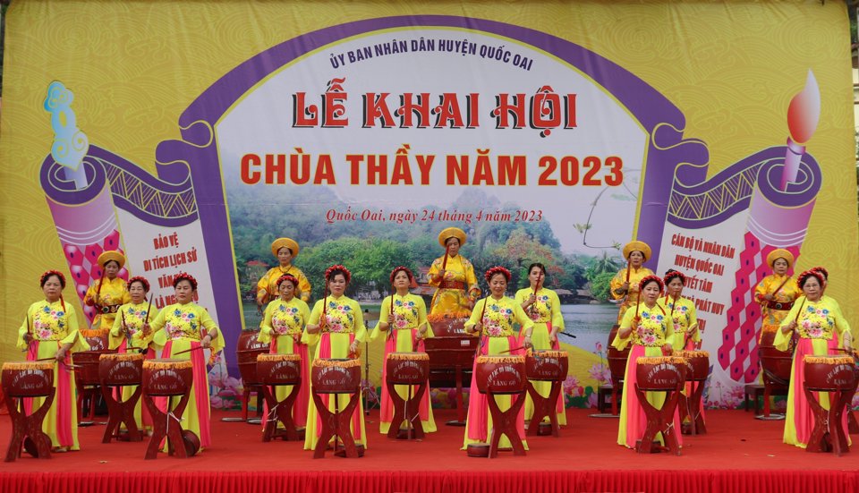 Tiết mục biểu diễn trống tại lễ khai hội ch&ugrave;a Thầy 2023.