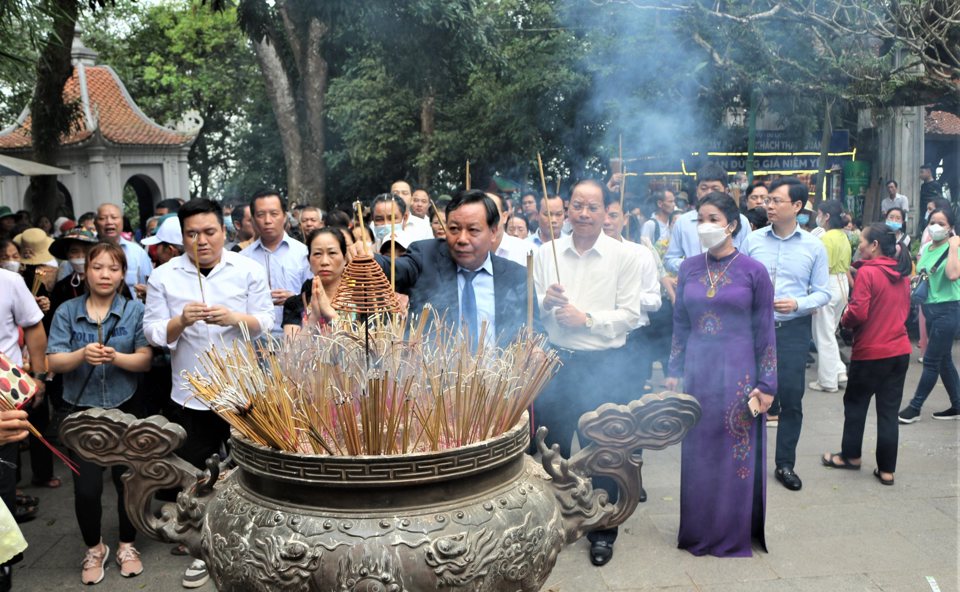 Lãnh đạo thành phố Hà Nội dâng hương tưởng niệm các Vua Hùng  - Ảnh 1