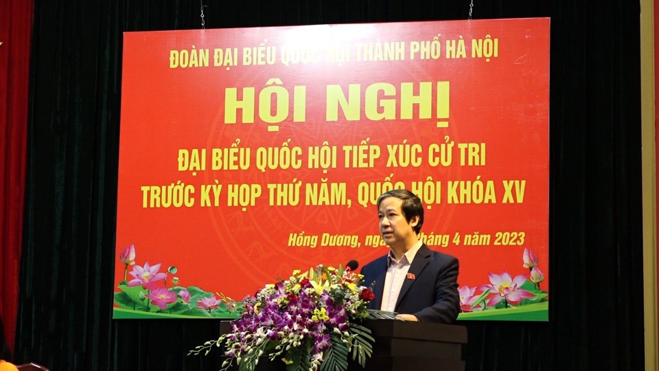 Bộ trưởng Bộ GD&amp;ĐT Nguyễn Kim Sơn tiếp thu, giải đ&aacute;p một số nội dung cử tri n&ecirc;u.