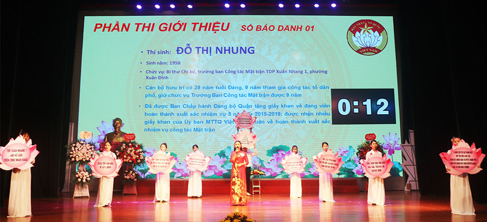 Thí sinh tham dự ph&acirc;̀n thi giới thi&ecirc;̣u.