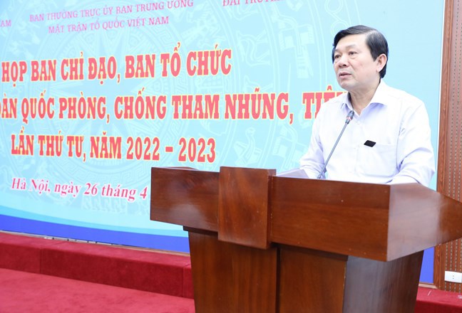 Ph&oacute; Chủ tịch Ủy ban T.Ư MTTQ Việt Nam Nguyễn Hữu Dũng c&aacute;o c&aacute;o tiến độ triển khai Giải&nbsp;b&aacute;o ch&iacute; to&agrave;n quốc ph&ograve;ng, chống tham nhũng, ti&ecirc;u cực lần thứ tư