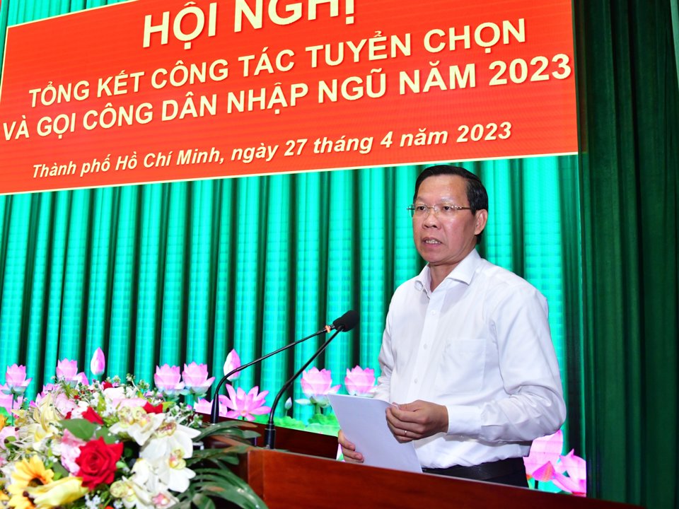 Chủ tịch UBND TP Hồ Ch&iacute; Minh Phan Văn M&atilde;i ph&aacute;t biểu tại hội nghị.