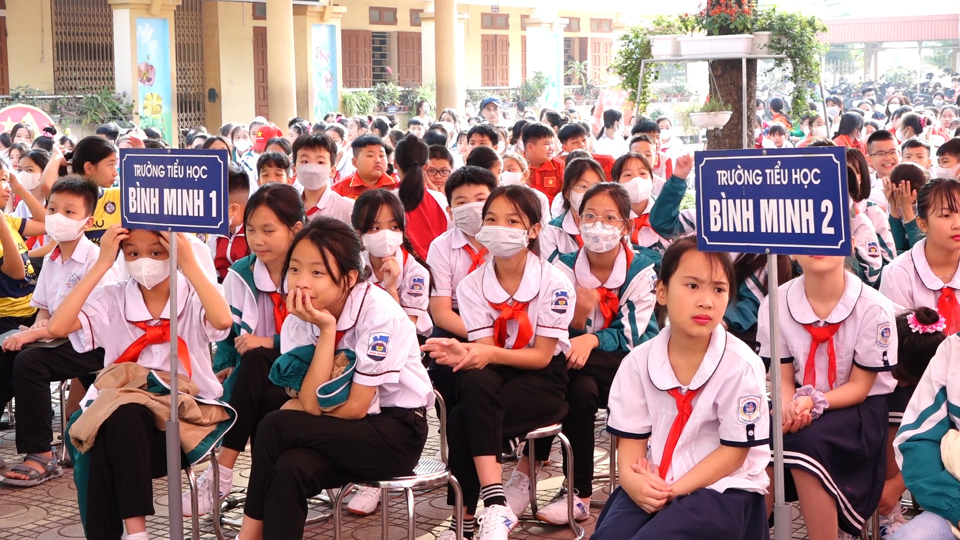 Gần 2.000 học sinh tiểu học huyện Thanh Oai trải nghiệm nhiều hoạt động bổ &iacute;ch tại ng&agrave;y hội.&nbsp;
