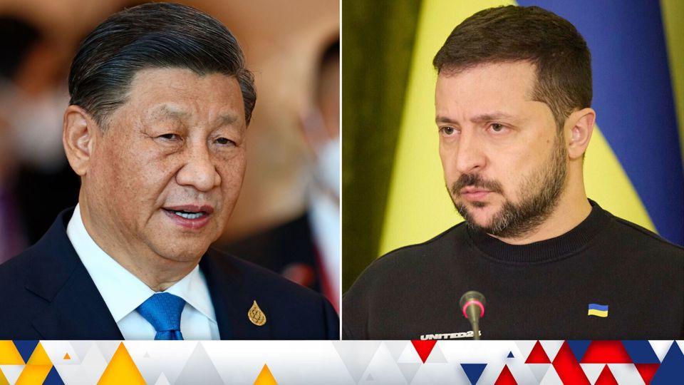 Chủ tịch Trung Quốc Tập Cận B&igrave;nh v&agrave; Tổng thống Ukraine Volodymyr Zelensky&nbsp; c&oacute; cuộc điện đ&agrave;m h&ocirc;m 26/4. Ảnh: AP