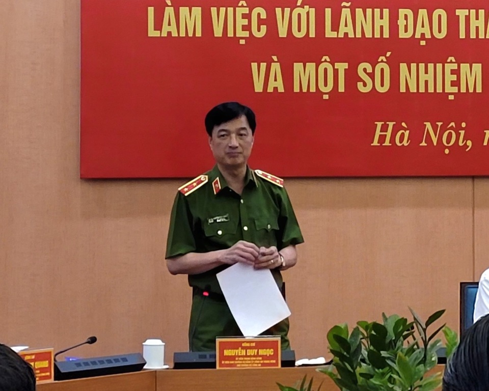 Trung tướng Nguyễn Duy Ngọc, Thứ trưởng Bộ C&ocirc;ng an đ&atilde; trả lời một số kiến nghị của th&agrave;nh phố.