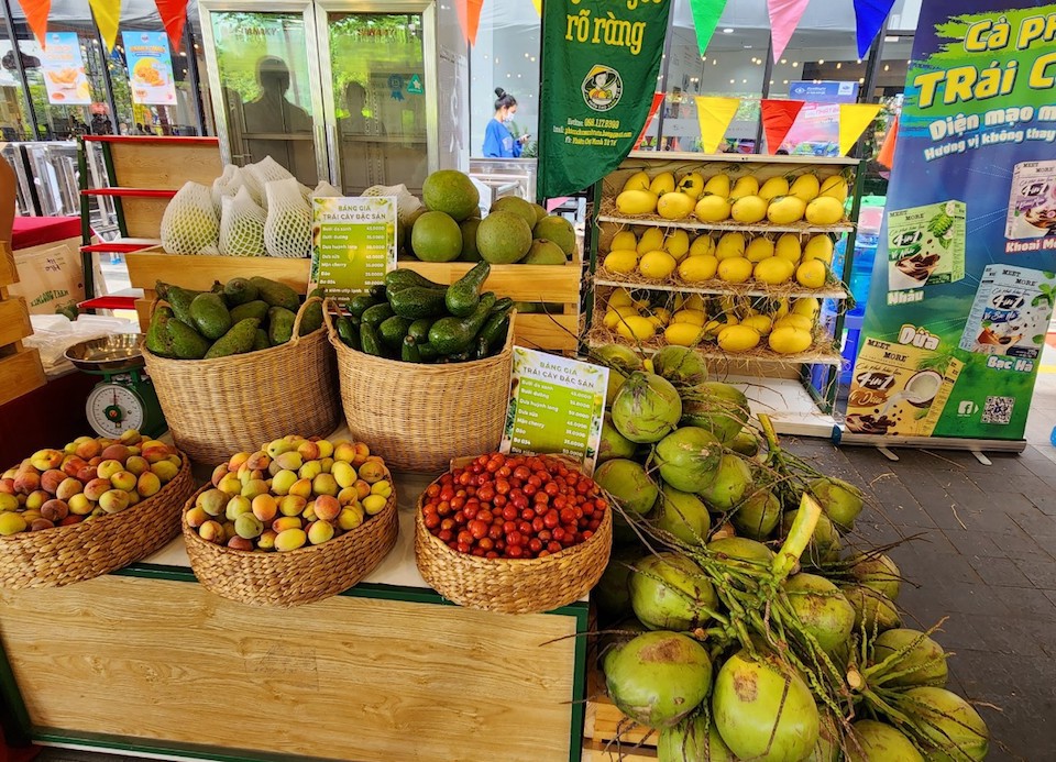 Hoa quả Việt được b&agrave;y b&aacute;n tại&nbsp;Lễ hội N&ocirc;ng sản đặc sản v&ugrave;ng miền 2023
