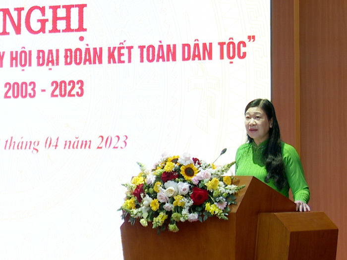Chủ tịch Ủy ban MTTQ Việt Nam TP H&agrave; Nội Nguyễn Lan Hương ph&aacute;t biểu tại buổi lễ