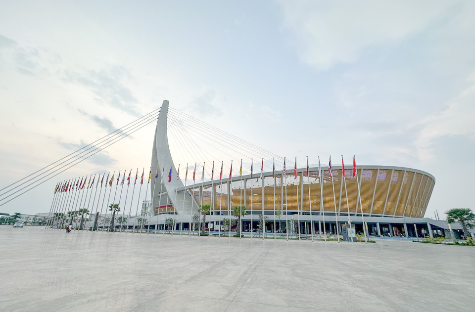Đại hội Thể thao Đ&ocirc;ng Nam &Aacute; lần thứ 32 (SEA Games 32) sẽ diễn ra từ ng&agrave;y 5/5 đến 17/5 tại Thủ đ&ocirc; Phnom Penh v&agrave; 4 tỉnh của Campuchia, bao gồm Siem Reap, Preah Sihanouk, Kampot, Kep. Nước chủ nh&agrave; Campuchia lựa chọn s&acirc;n vận động quốc gia Morodok Techo l&agrave; c&ocirc;ng tr&igrave;nh trọng điểm của SEA Games 32. Ảnh: MQ