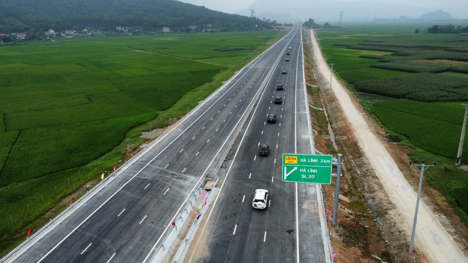 Cao tốc Mai Sơn - Quốc lộ 45 ch&iacute;nh thức được th&ocirc;ng xe.