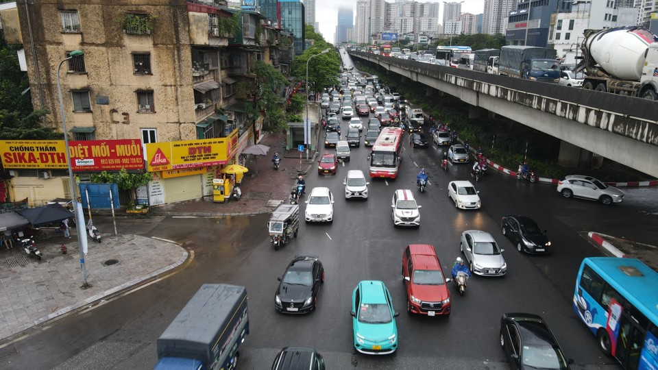 Đường Nguyễn Xiển, phương tiện di chuyển chậm.