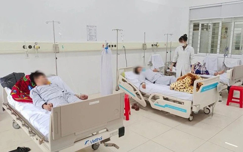 C&aacute;c nạn nh&acirc;n cấp cứu tại Trung t&acirc;m y tế huyện C&ocirc; T&ocirc;, tỉnh Quảng Ninh. Ảnh: BVCC