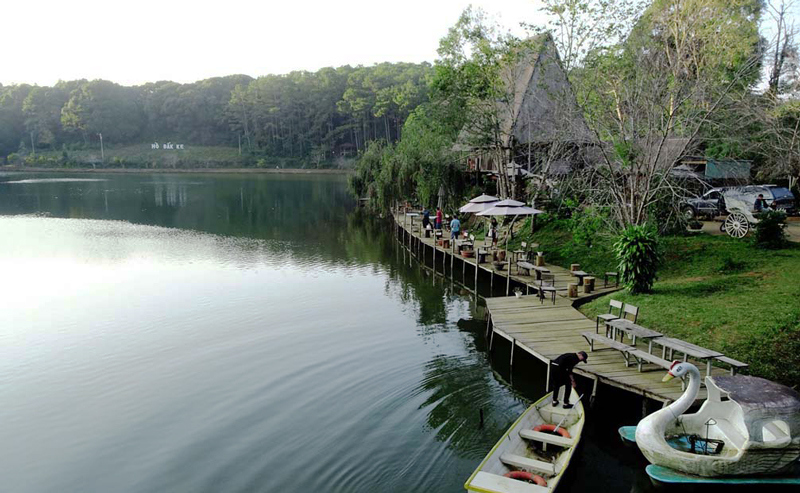 Hồ Đắk Ke -&nbsp;một địa điểm thu h&uacute;t kh&aacute;ch du lịch tại Măng Đen.&nbsp;