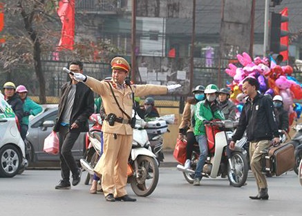 Công an Hà Nội chủ động triển khai phương án đón người dân sau nghỉ lễ - Ảnh 1