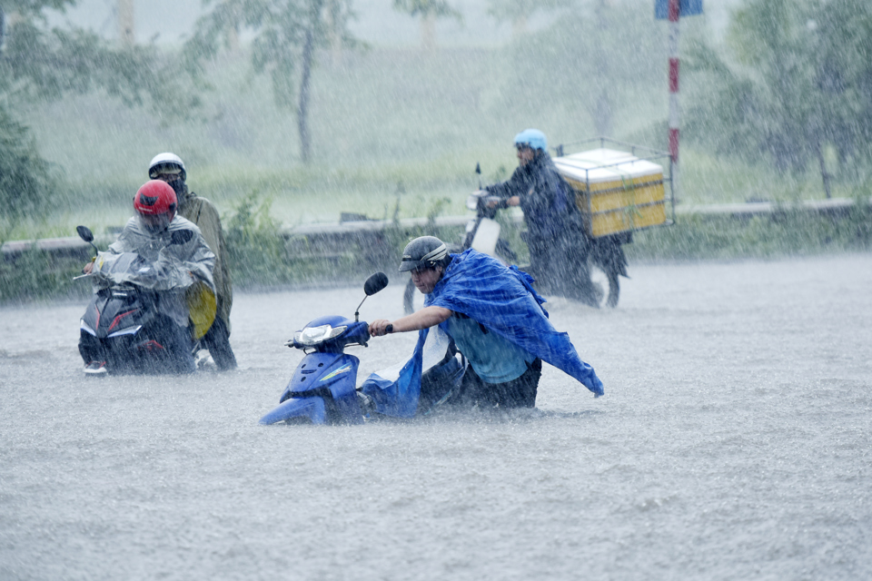 気象状況の早期かつ正確な予測は、自然災害、嵐、洪水に関連するリスクを最小限に抑えるのに役立ちます。 写真: ファム・フン