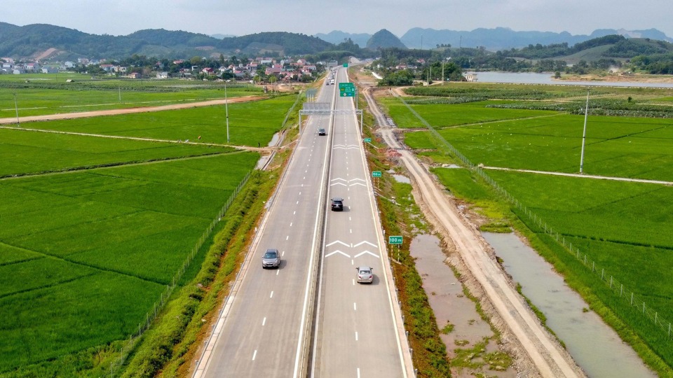 Cao tốc Mai Sơn - Quốc lộ 45. Ảnh: Ho&agrave;ng Đ&ocirc;ng