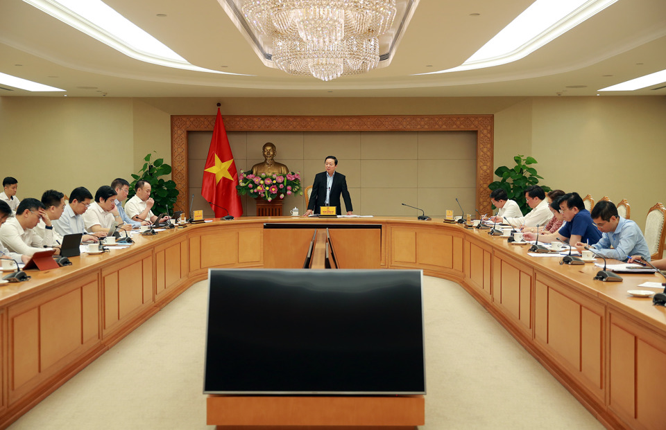 Phó Thủ tướng Trần Hồng Hà phát biểu tại buổi làm việc. Ảnh: Minh Khôi