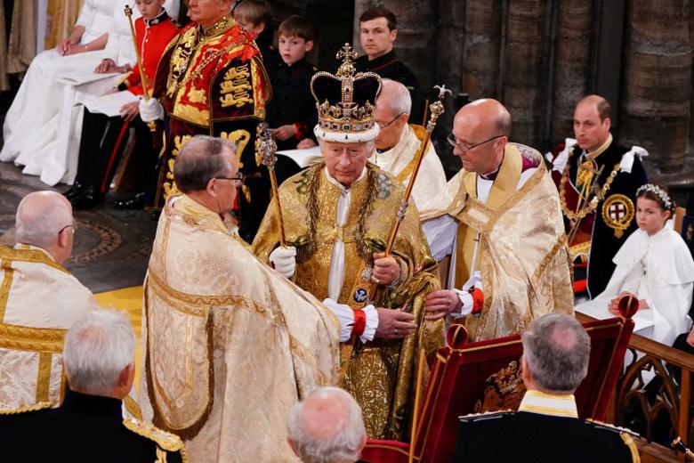 Vua Charles III ch&iacute;nh thức đăng quang . Ảnh: Reuters