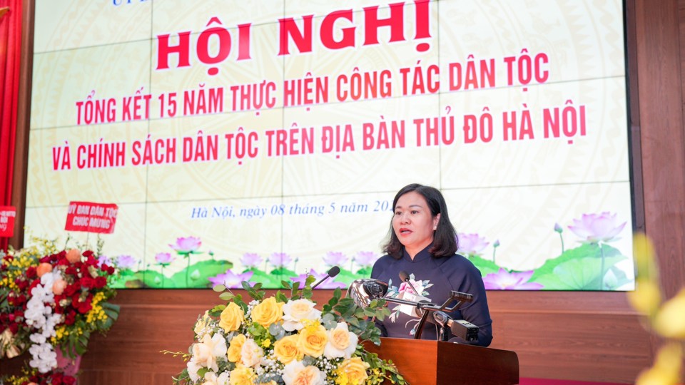 Ph&oacute; B&iacute; thư Thường trực Th&agrave;nh uỷ H&agrave; Nội Nguyễn Thị Tuyến ph&aacute;t biểu tại hội nghị.