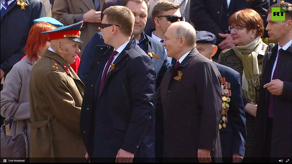 &Ocirc;ng Putin gặp gỡ c&aacute;c cựu chiến binh Nga.