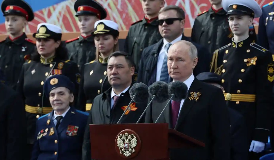 Tổng thống Nga Vladimir Putin ph&aacute;t biểu trong lễ duyệt binh Ng&agrave;y Chiến thắng ở Moscow. Ảnh: AFP