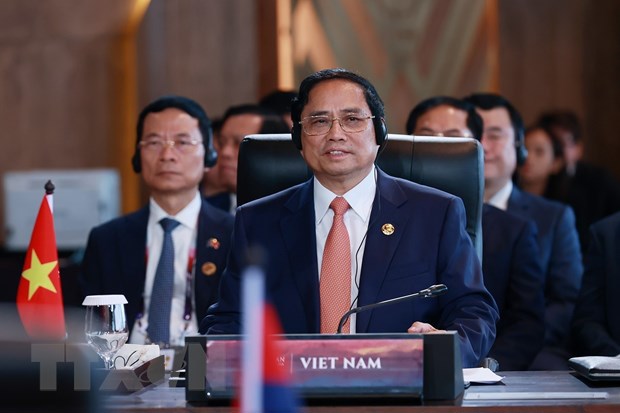 Thủ tướng Phạm Minh Ch&iacute;nh ph&aacute;t biểu tại Phi&ecirc;n to&agrave;n thể Hội nghị Cấp cao ASEAN lần thứ 42. (Ảnh: Dương Giang/TTXVN)