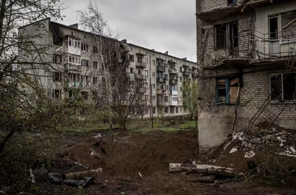 D&atilde;y căn hộ ở Chasiv Yar thuộc Donetsk Oblast, Ukraine, v&agrave;o ng&agrave;y 21/4. Nguồn: Nikkei Asia