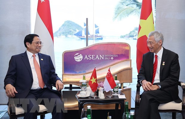 Thủ tướng Phạm Minh Ch&iacute;nh gặp Thủ tướng Singapore L&yacute; Hiển Long. (Ảnh: Dương Giang/TTXVN)