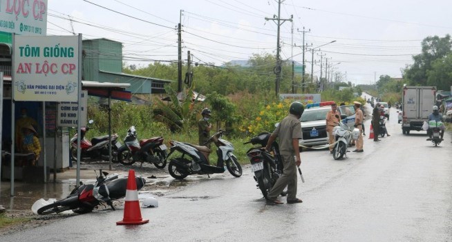 Tai nạn giao thông ngày 11/5/2023: Xe tải tông chết người đi xe máy ngược chiều - Ảnh 2