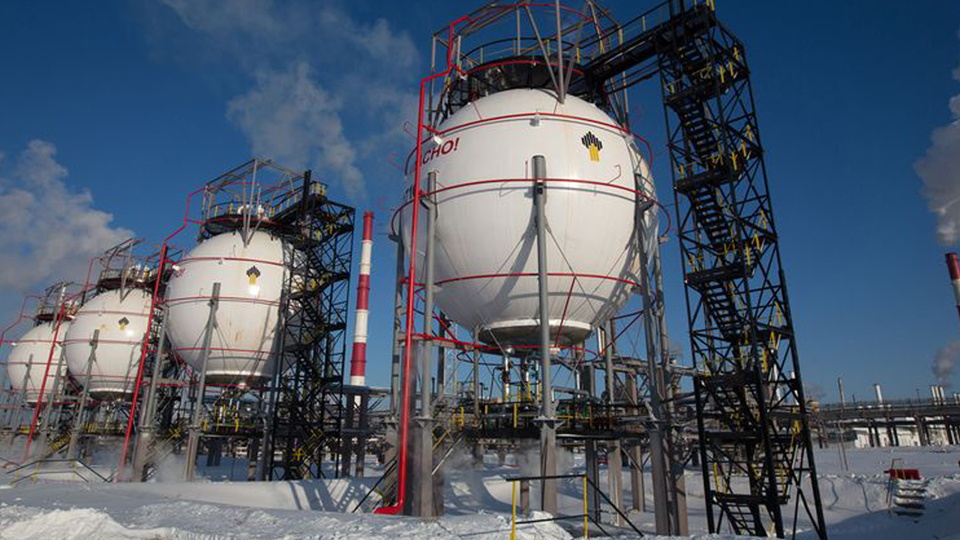 Xuất khẩu dầu của Nga vẫn tăng mạnh d&ugrave; nước n&agrave;y giảm sản lượng. Ảnh: AP