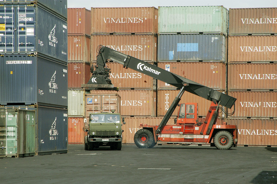 Giao vận h&agrave;ng h&oacute;a Việt Nam xuất khẩu tại cảng Hải Ph&ograve;ng. Ảnh: Ho&agrave;i Nam