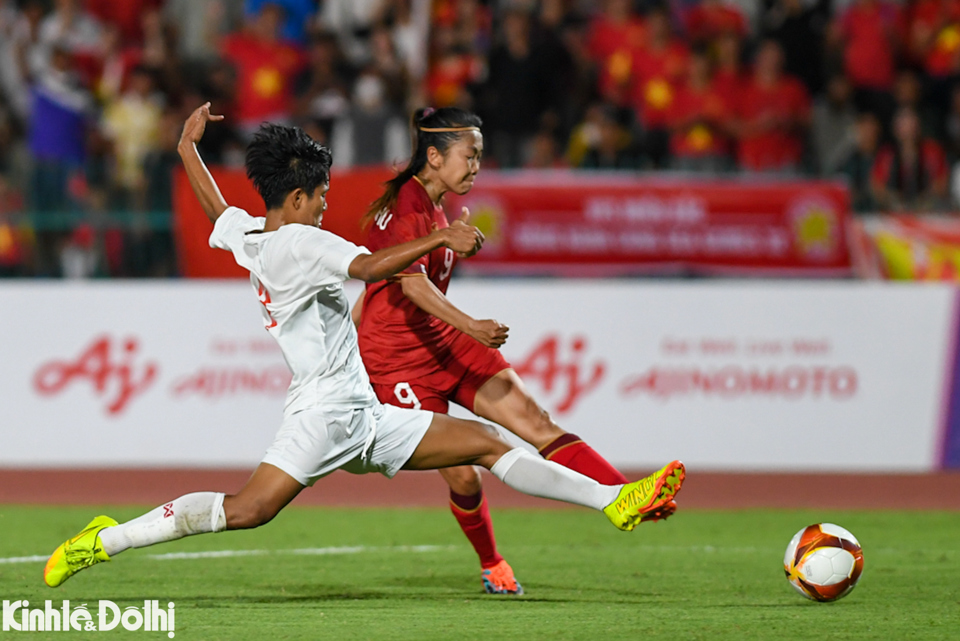 Tuyển nữ Việt Nam thi đấu vượt trội so với tuyển nữ Myanmar.