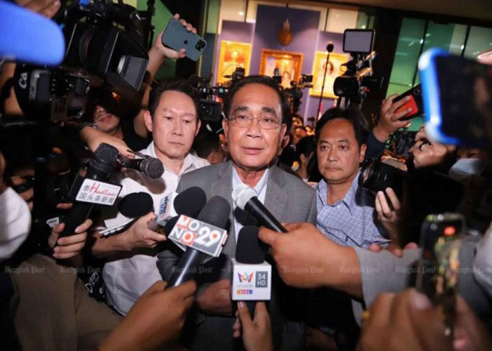 &Ocirc;ng Prayut Chan-o-cha trả lời phỏng vấn đ&ecirc;m 14/5. Ảnh: Bangkok Post