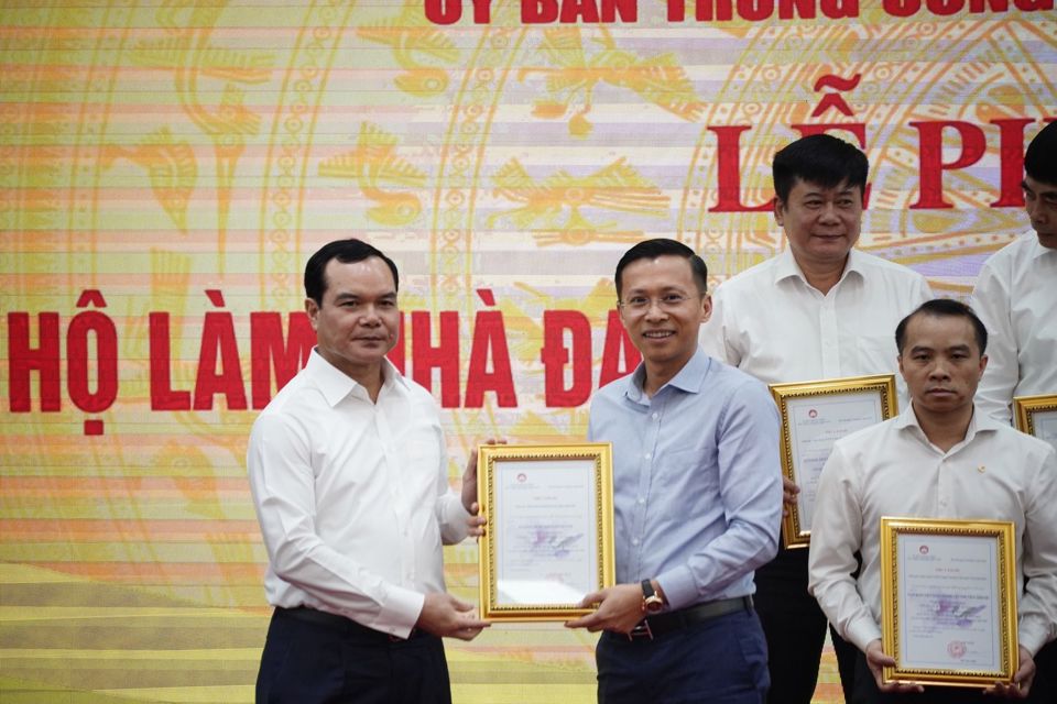 MB ủng hộ 5 tỷ đồng làm nhà tặng hộ nghèo tỉnh Điện Biên - Ảnh 3